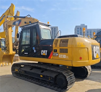 CAT 323D2L Excavator