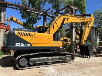 Hyundai 220LC-9S Excavator
