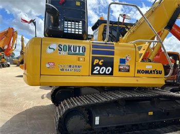 Komatsu PC200 Excavator