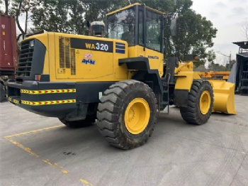 Komatsu WA320 wheel loader