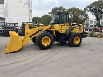Komatsu WA320 wheel loader